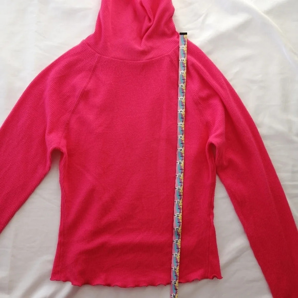 Urban Outfitters Out From Under Neon Pink Cropped Lettuce Hem Turtleneck Small - Picture 15 of 16